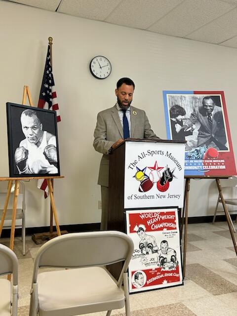 Vincent Cream, grandson of boxing's World Heavyweight Champion Jersey Joe Walcott, details his grandfather's life and career and proudly accepts the Induction plaque on behalf of his family from the Museum's Co-Chairperson, Joe DeLuca, (L) and Chairperson, Dom Valella (R).